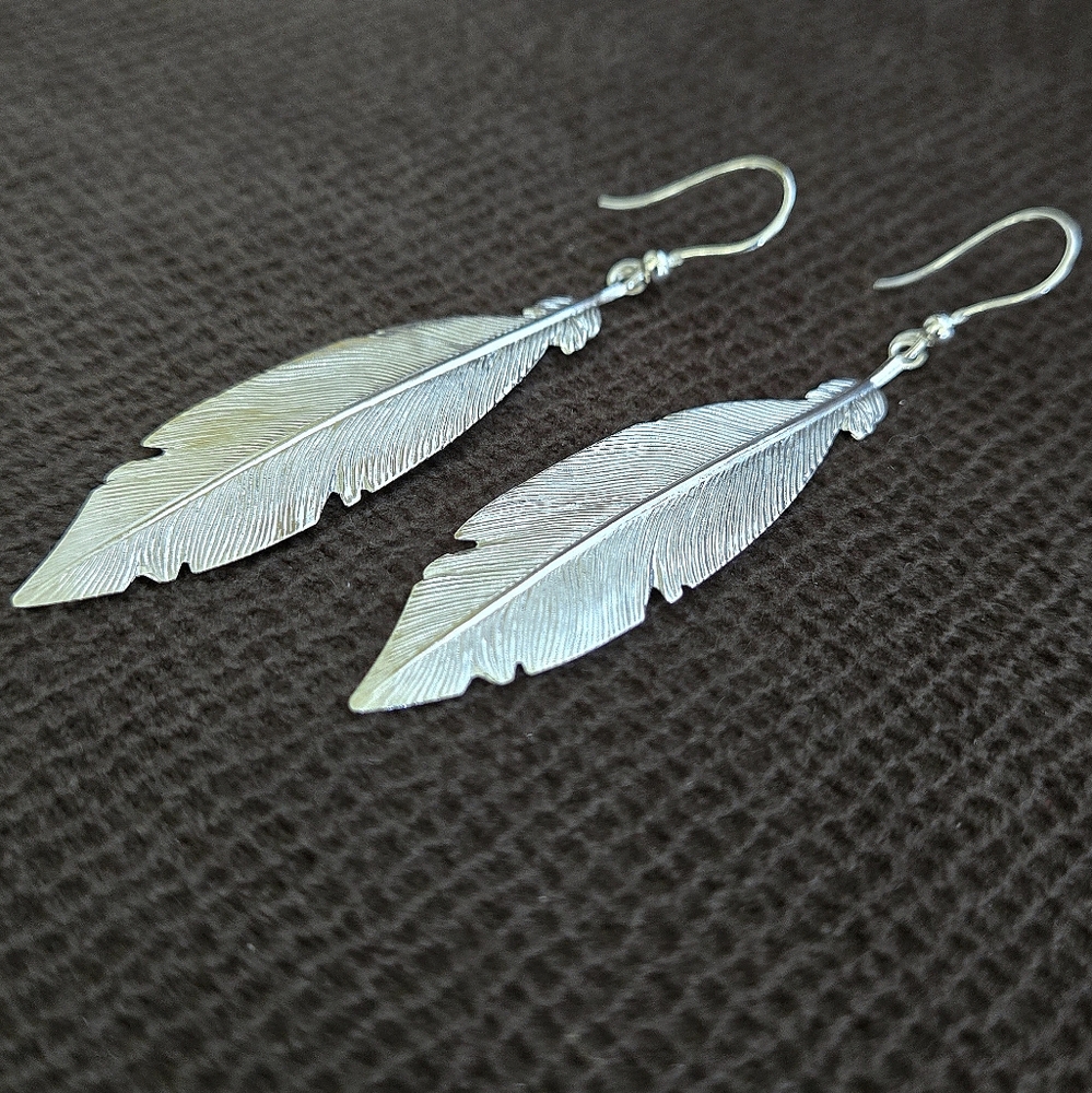 Mia Fiore Textured Silver🤍 Feather🪶 Earrings - Picture 10 of 16